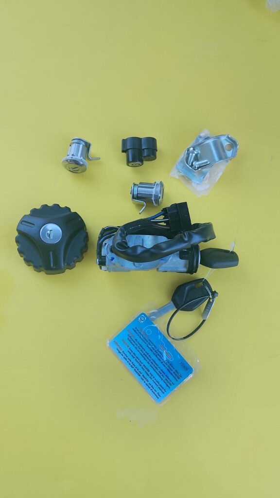 1E002639 – KIT SERRATURE E CHIAVI (CON IMMOBILIZER)