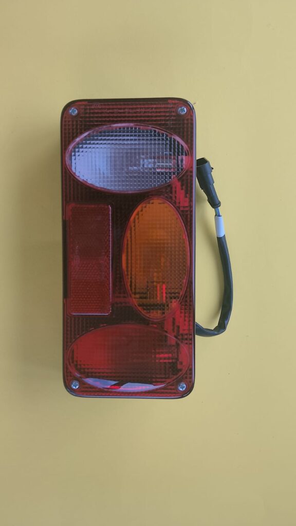B005151 – FANALE POSTERIORE DX